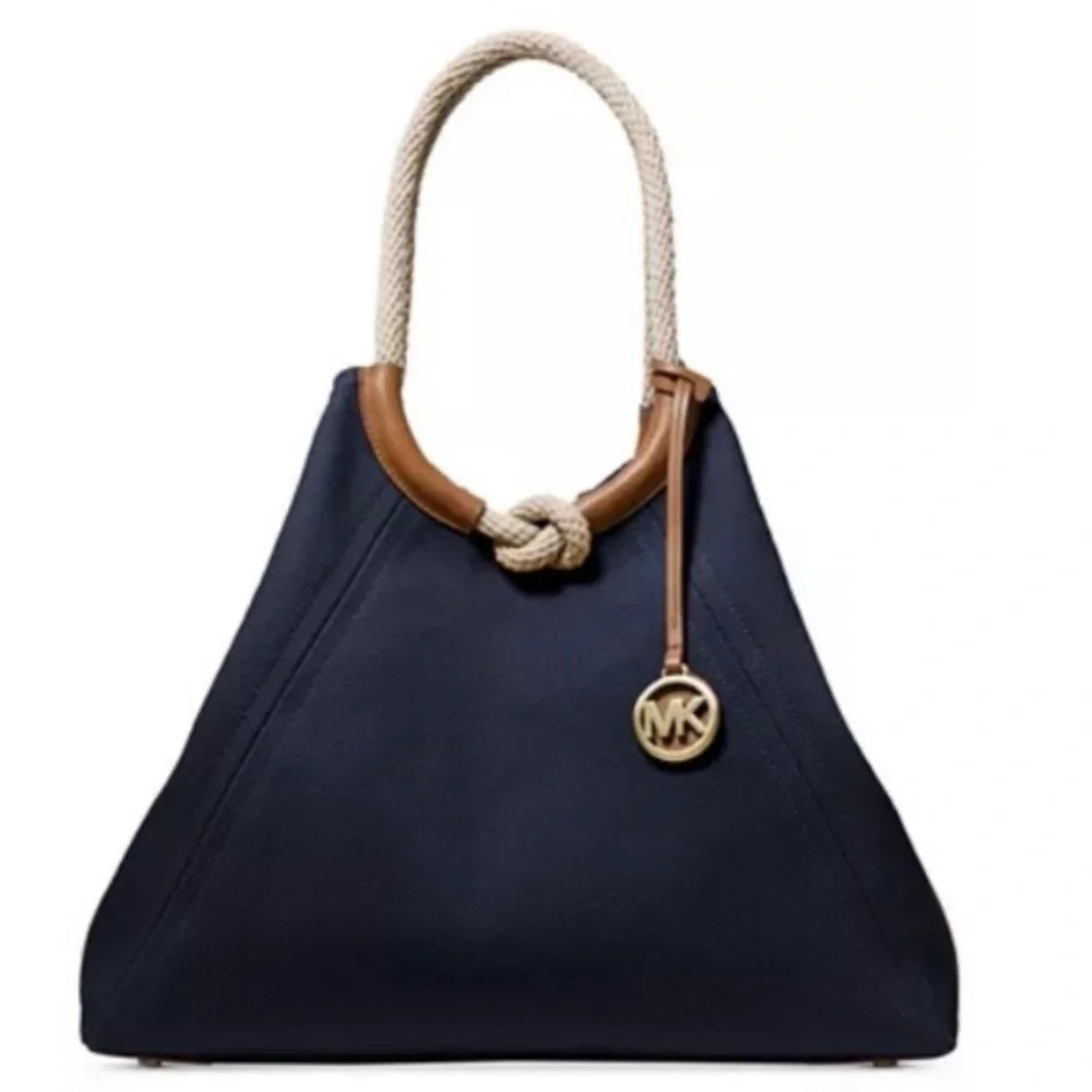 NWT. MICHAEL KORS Isla Ring Shoulder Tote